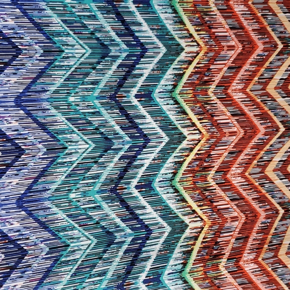 3/$30 Initiatives Asymmetrical Hem Top - Picture 4 of 6